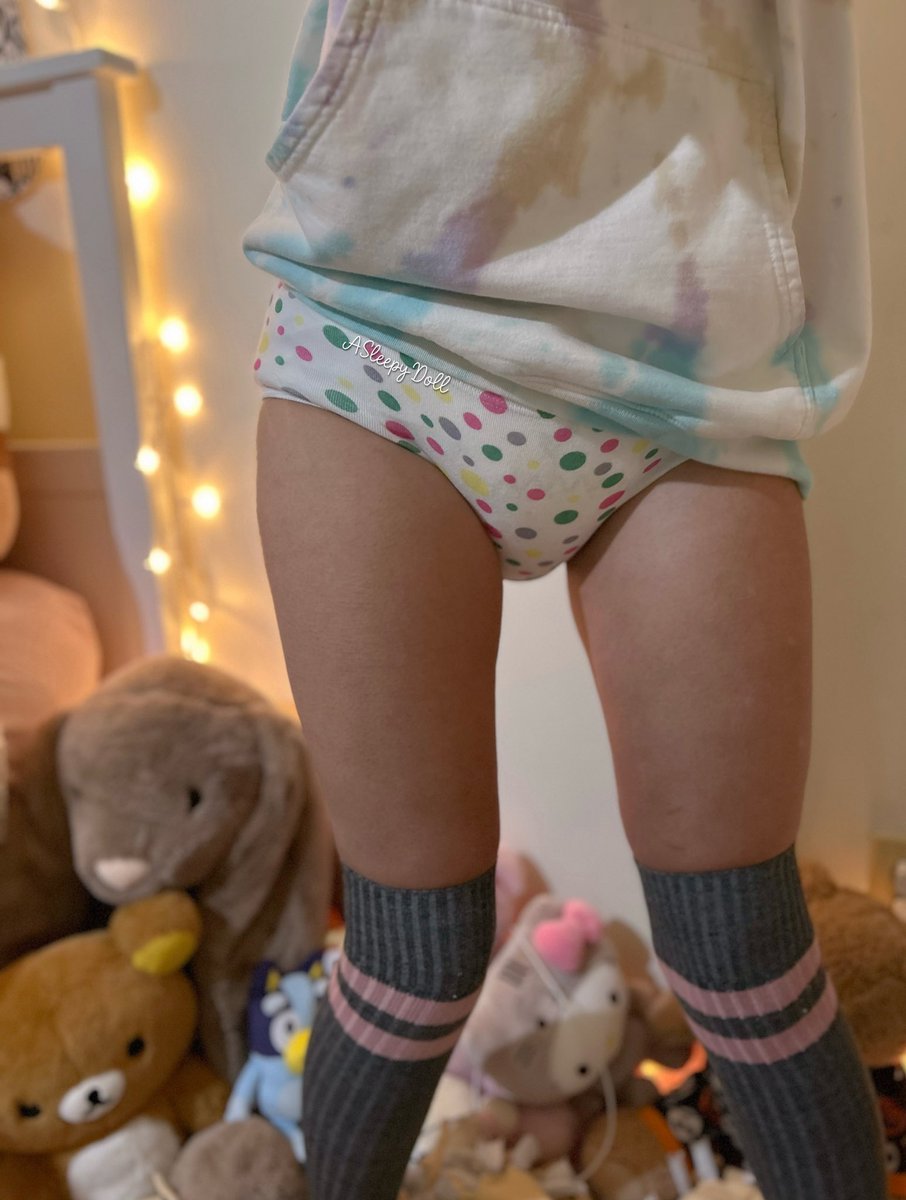 asleepydoll's tweet photo. silly girl.. this is why kiddos don’t dress themselves https://t.co/I4JwAFq4aH