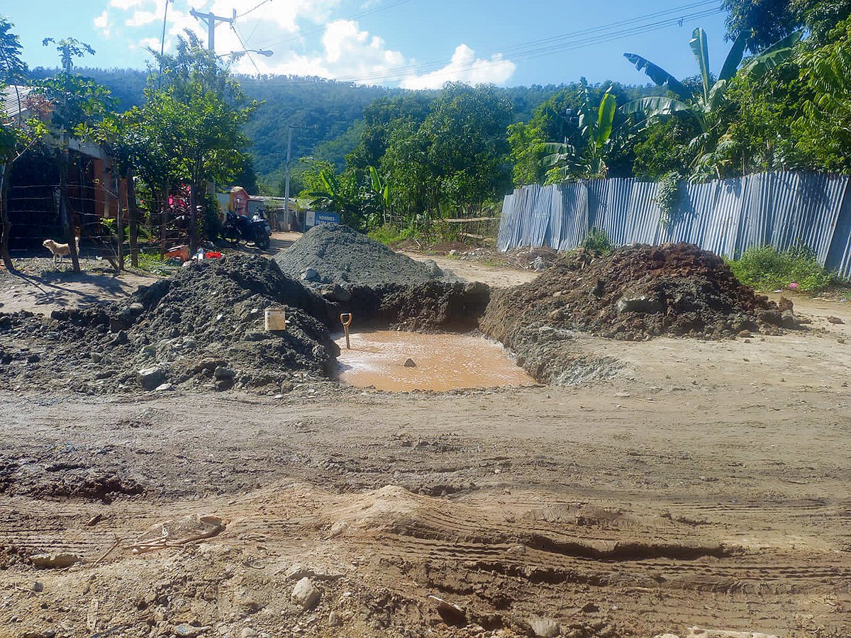 ⚠️Comprometidos con nuestro trabajo en CORAAVEGA, resolvimos una avería en la tubería de 4 pulgadas en Juan Pablo Duarte (Nibaje). Agradecemos la confianza depositada en nosotros y trabajamos arduamente para mantener la excelencia en cada tarea que emprendemos. #CORAAVEGA