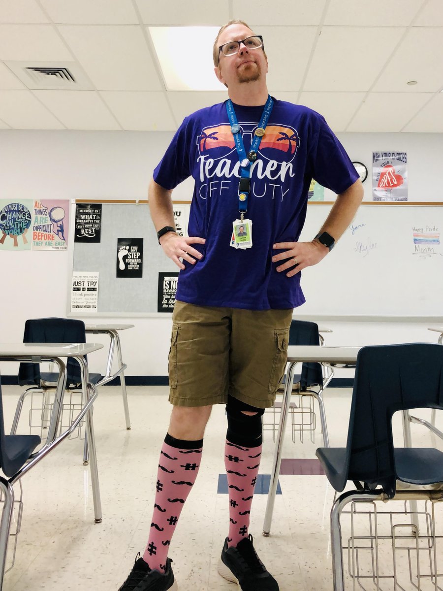 Is #PinkSocks Thursday a real thing? Or, is it a weekly holiday I made up? 😂 My #brainfog memory issues, I can't remember!