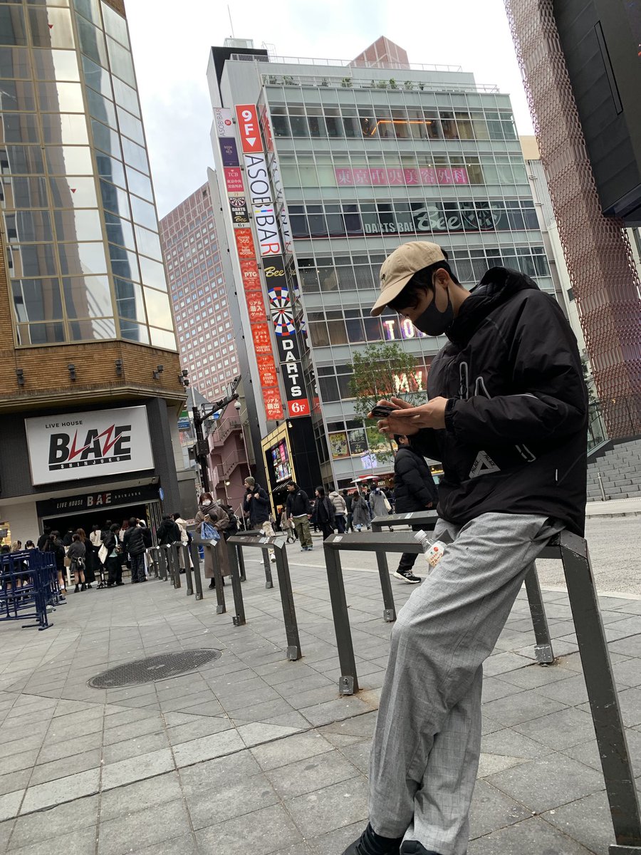 yu13346592's tweet photo. あけましておめでとうございます。
年末の忙しい日々が終わり充実した日々が続いてます。
自己最小記録コケうつぼと東横からの新宿ゴールデン街徘徊。
楽しかった〜 https://t.co/M7yBtpTSTE