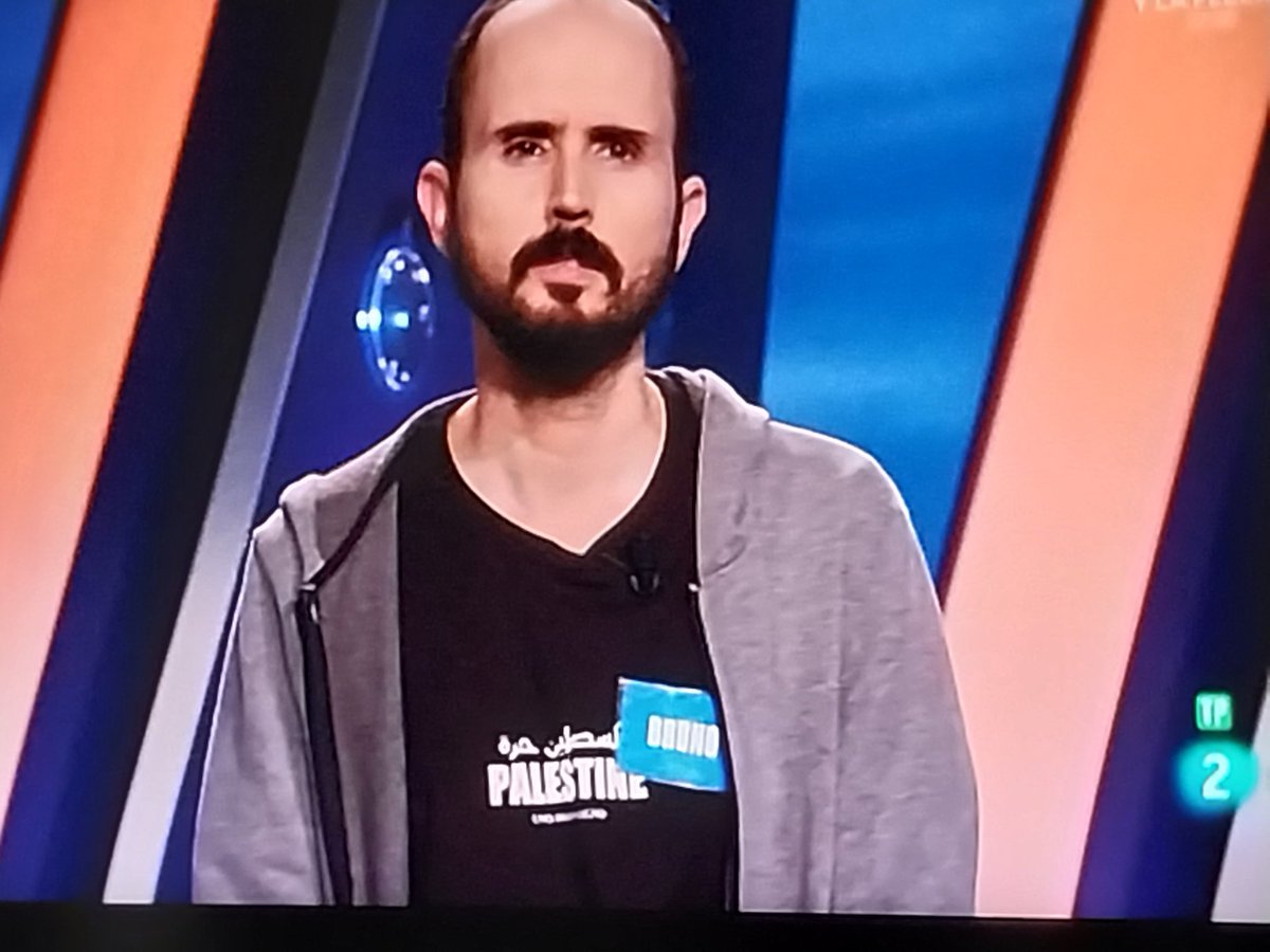vikacarmen's tweet photo. Se agradece ver a @BrunoRogeroS en #SaberiGanar con camiseta de #Palestina https://t.co/gFfOSRph0b