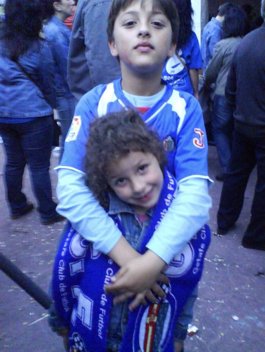 _andreadepaz's tweet photo. No sé cuantos años habrán pasado pero aquí seguimos 💙 @GetafeCF https://t.co/7gWN484NCe