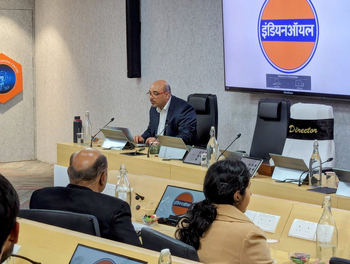 utpal_bob's tweet photo. #GenerativeAI and #UltiMeeT at @IndianOilcl

#AI #IntellAI #GenAI https://t.co/Uu1hURiPL2