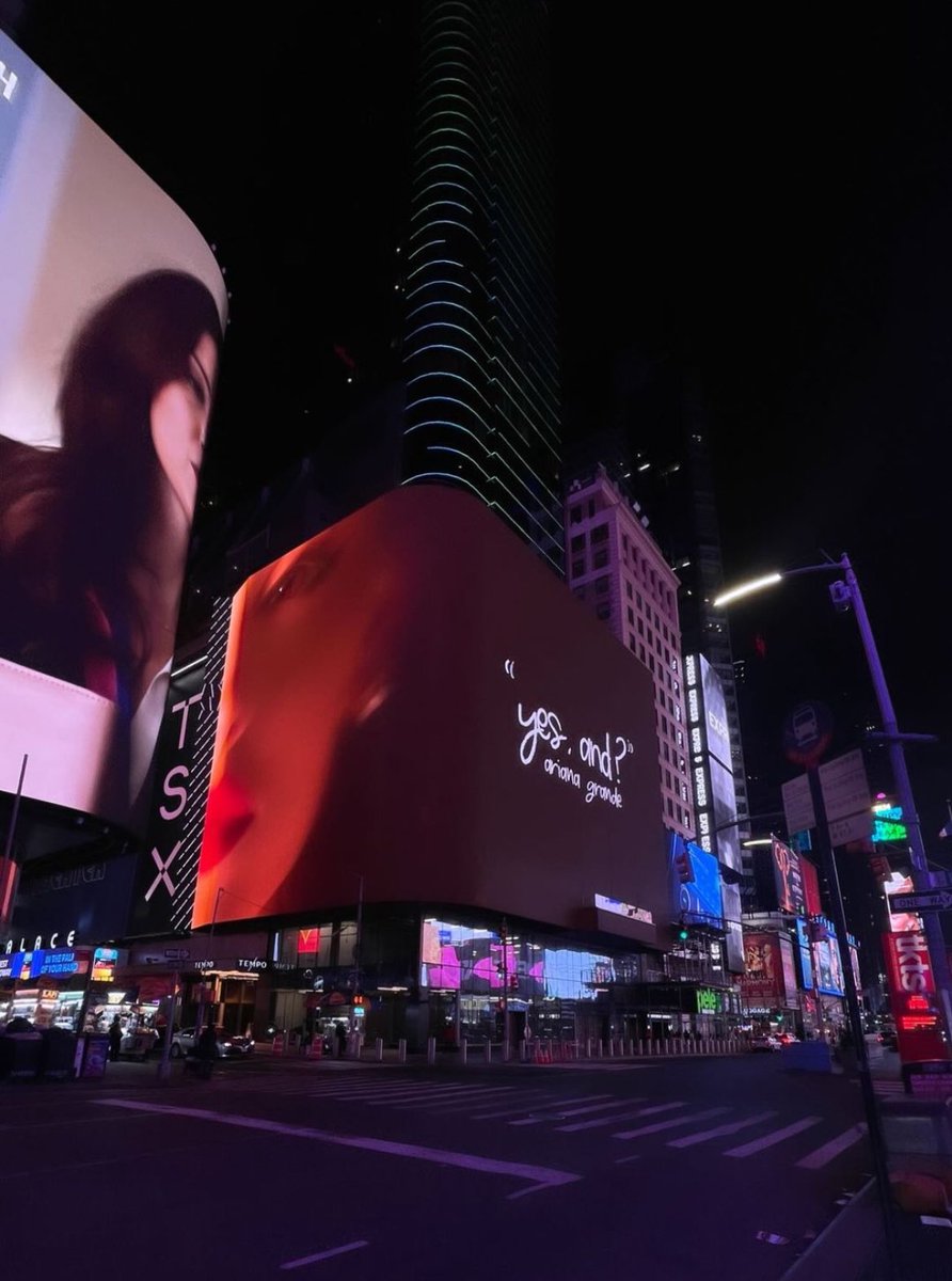 MattFoxTV's tweet photo. Billboards in Times Square. I wanna see it in London. #uksnow #YESAND, this Friday. I've pre-saved. #ArianaGrande https://t.co/l2ytyqdiog
