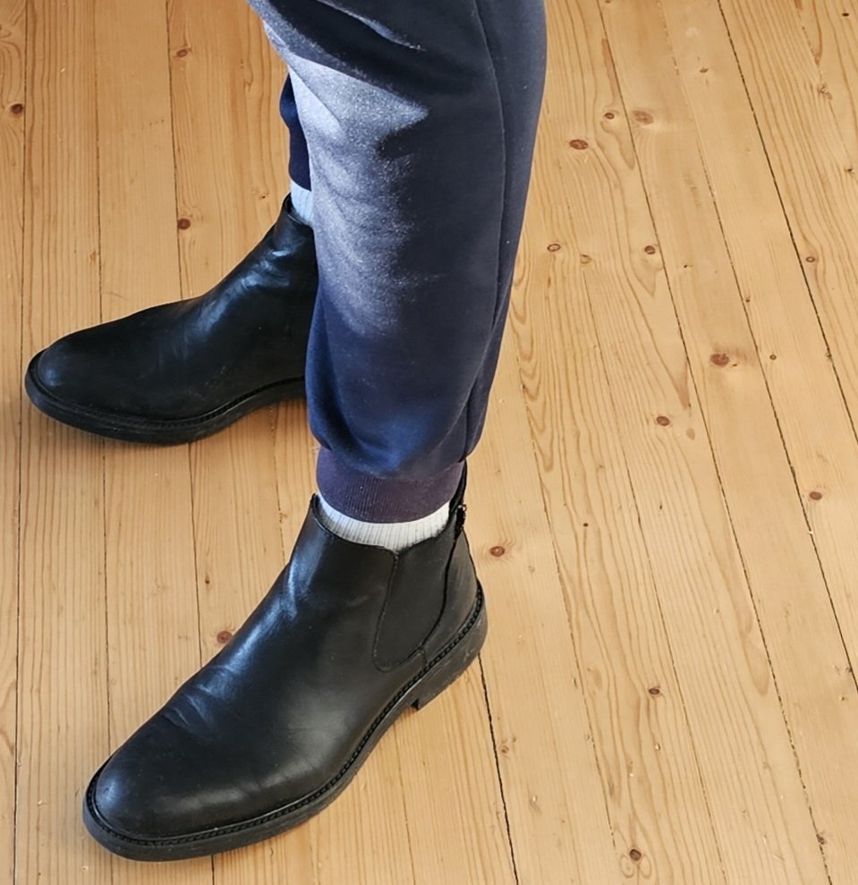 Skulle hjelpe <a href="/blakern111/">fredrik larsen</a> med et lite flyttelass. Han stiller i joggebukse og lakksko😅🕺👌