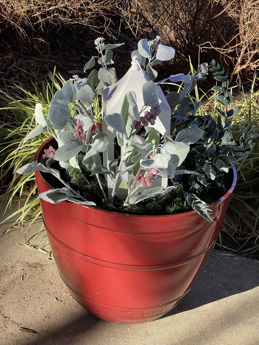 New year, new Fairview cardinal flower pots. We love making our front entrance inviting! 
#FEScardinals