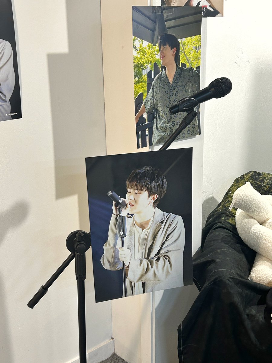bbangyo2's tweet photo. 📍카페 EOD 빵‘s 베이커리

#병주곁에_언제나_BeWithYou

정말 보면서 디테일 하나하나에ㅜ기가막히단 소리가...
보면서도 얼마나 고생하셨을지 정성을 다 하셨을지가 보였어요 😢 아직 도착하지 않은 ⌒⌒ 제 팬콘 굿즈 실물로 볼 수 있어 다행이었구 넘 좋았습니다 ! 🩷 https://t.co/dRyb3EEmLW