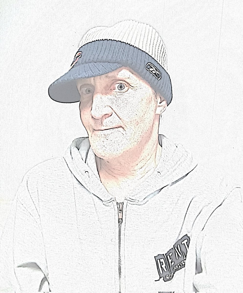 TMaurick's tweet photo. Tant d'enfants brisés vivant dans des corps adultes et imitant la vie des adultes. https://t.co/CMYHnhx2Hm