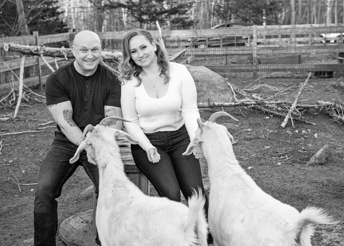One perk of this job is I get to meet the friendliest people... and their pets 🐐
📍 Dan + Krystine <a href="/daynie/">daynie</a> @thatcosmochick_llc at Milk Thistle Farm #withyourmemoriesinmind