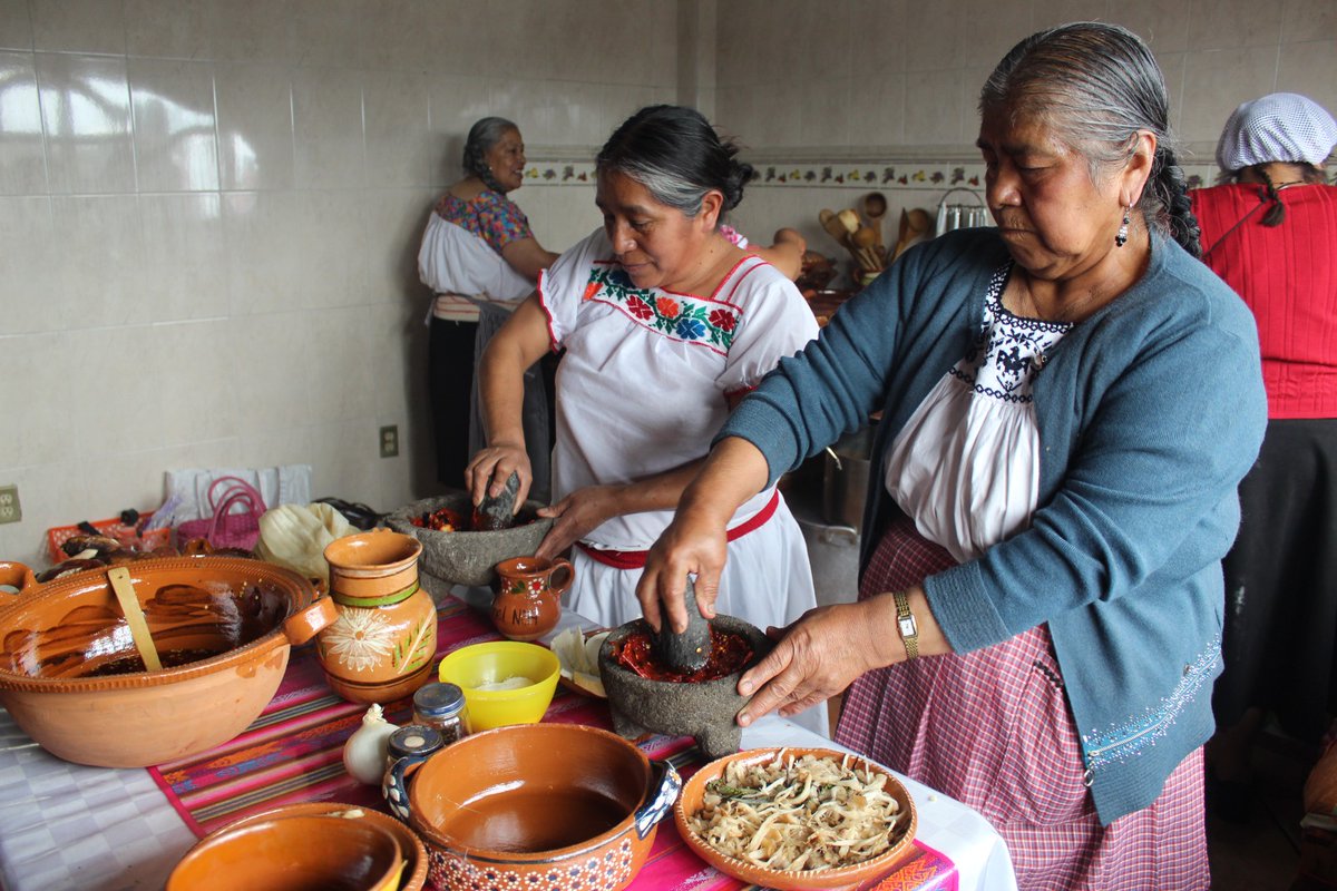 iifaem's tweet photo. Maestra artesana y maestro artesano dedicado a la rama de gastronomía, te invitamos a participar en la integración del recetario de la cocina tradicional mexiquense, si eres de la ruta “Guardianes del Norte” que comprende los municipios de https://t.co/4fsVpUulXz