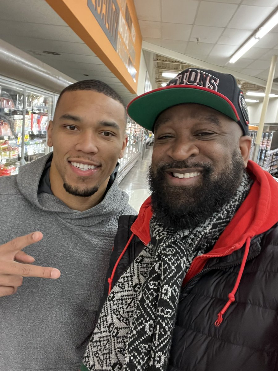fredbelk's tweet photo. Look who I found at the grocery store shopping with a hoodie on trying not to be seen! The @Amon-Ra St. Brown! He was so cool and  down to earth! Lions are headed to the Playoffs! #thenine #thenoon https://t.co/qIDJWBnYJM