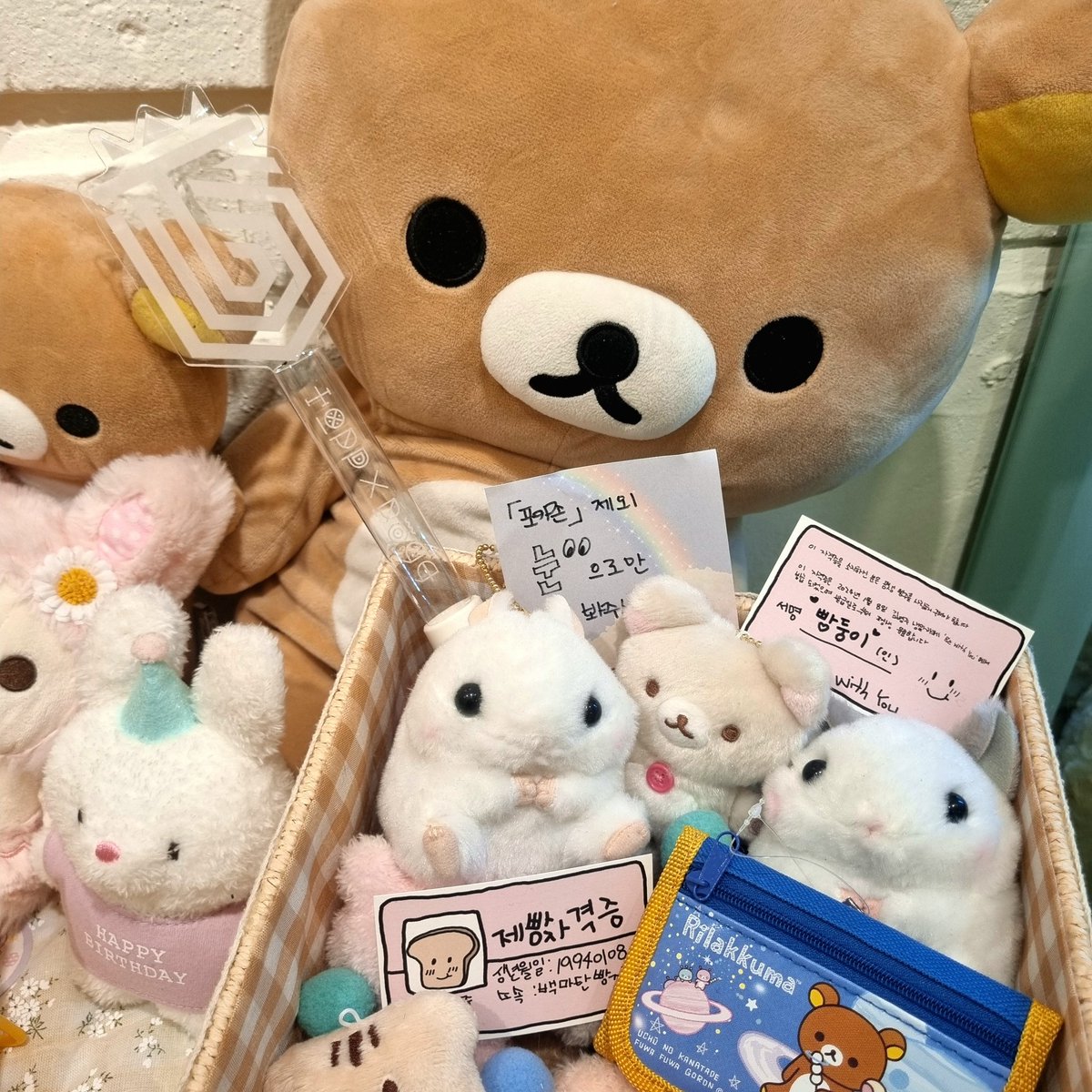 marudechi's tweet photo. 아기자기 너무x100 귀여웠어요
빵둥이들 왜케 다들 센스넘치시지 진ㅉㅏ 디피나 굿즈 진짜 다 커엽고 느낌좋고 .. 지각쟁이가 럭드 기분도 내보고 즐거웠습니다😚
#병주곁에_언제나_BeWithYou https://t.co/2EnwOGzTsf