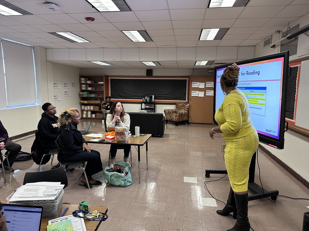 MlynnMattique's tweet photo. We are excited about our Writing Professional Development here @EB_Comstock Thank You, ILC Sheilds #WeAreBack @SpruceV_T https://t.co/0uCxFc6RPd