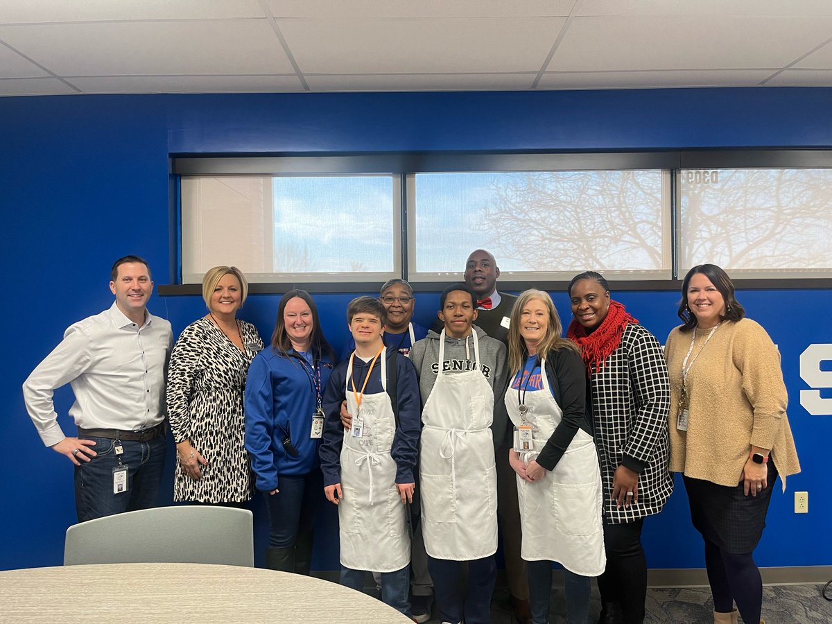 SSD_Supt's tweet photo. As we begin the new week, I am reflecting on the amazing visit I had on Friday with @tdilg and the hard-working SSD students and staff of @ValleyParkSD. It was a great first week as SSD Superintendent. https://t.co/8wMbc9T4g3