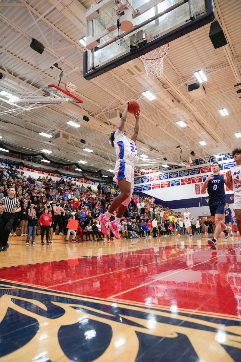 Kudos to <a href="/ONFlightCrew/">Eagle Flight Crew</a> and <a href="/TheOWLSfamily/">OWL NATION</a> for packing out the <a href="/HyVeeKCMetro/">Kansas City Hy-Vee</a> Game of the Week at Olathe North on Friday!

We remember these things!