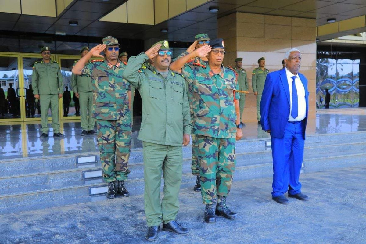 FarahanDawwid's tweet photo. ፊልድ ማርሻል ብርሃኑ ጁላ እና አቻቸው የሶማሊላንዱ ጠቅላይ ኢታማዦር ሹም ሜጄር ጄኔራል ኑህ ኢስማኤል ታኒ  በሁለቱ  ሐገራት መካከል ስለሚኖረው ወታደራዊ ትብብር ውይይት እያደረጉ ነው።
#55th #194th #Somaliland #Ethiopia https://t.co/lc0HfLeFBz