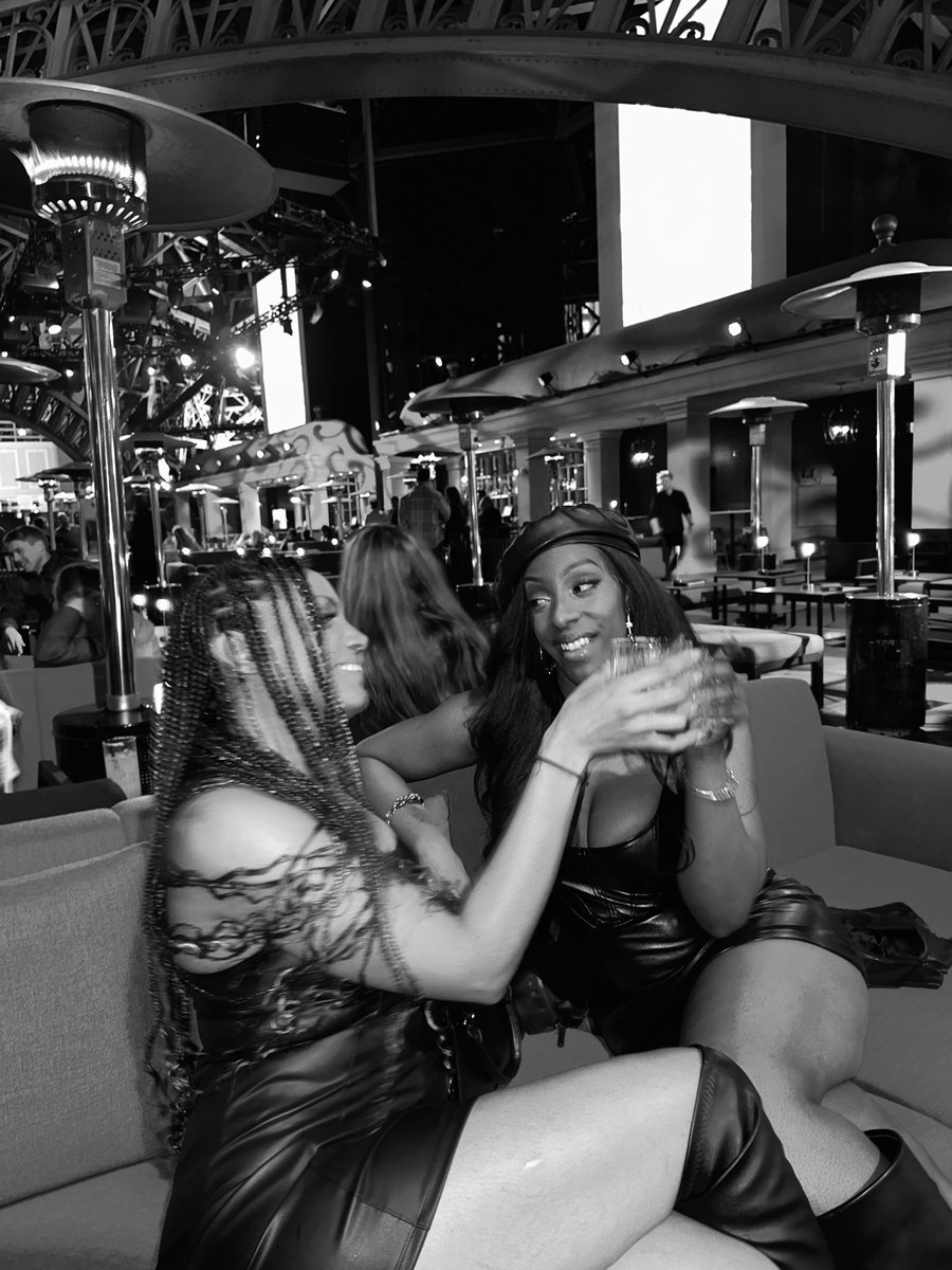 LalaUBeezy's tweet photo. Happy Birthday  cousin 🥂#32 #lasvegas https://t.co/kWDpFt9MM6