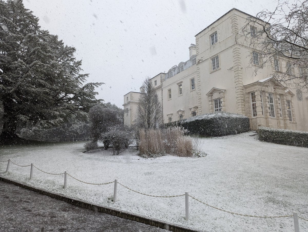 radnorsevenoaks's tweet photo. Snow at Radnor today, heralding the start of the Spring Term tomorrow!
#snowfall #snow #springterm #rh7 #discoverradnor #sevenoaks #kent #sundridge #backtoschool https://t.co/hDcdkp4BTg