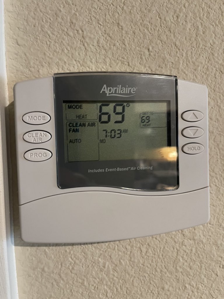 RyanandRayne's tweet photo. What temperature do you guys keep in your house? https://t.co/dY1vbUJvWF