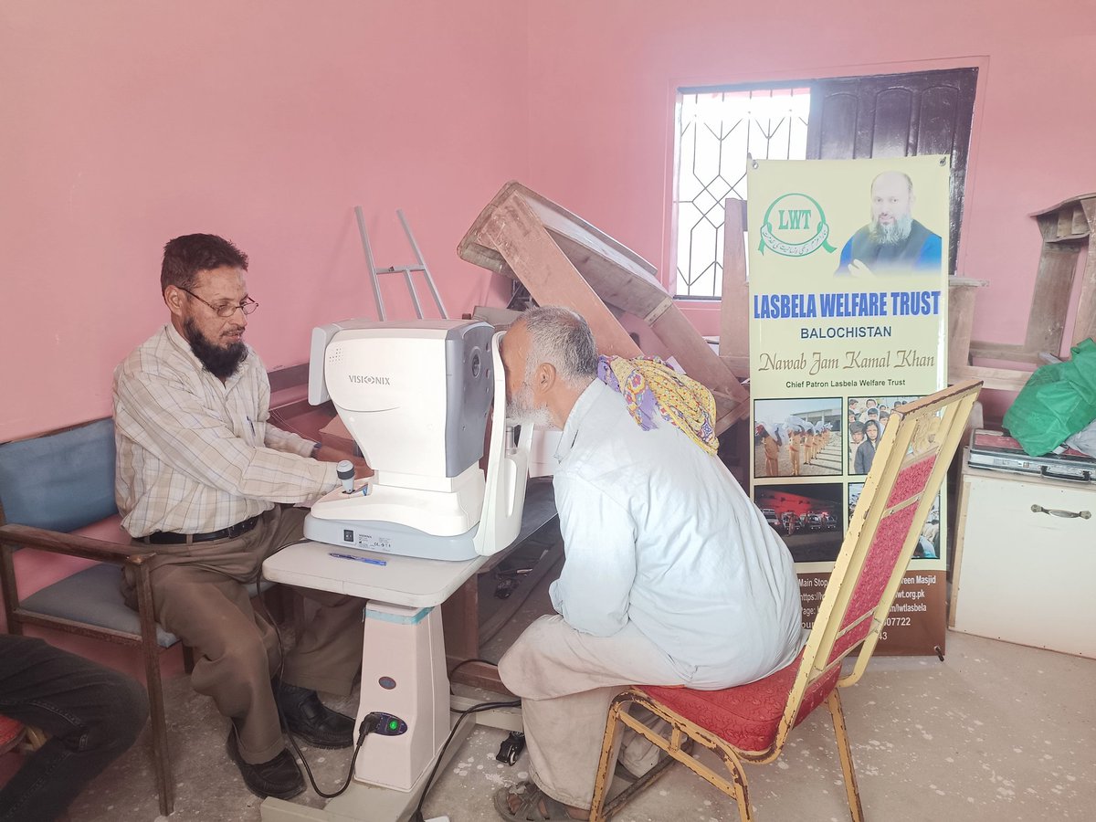 Official__LWT's tweet photo. Pakistan Eye Bank Society and LWT organized a medical camp in Dam in which a total of 930 men and women were treated, including 300 eye tests, 30 ECG tests, 200  Diabetes tests, 35 asthma patients, 40 CBC &amp; 100 cholesterol tests were conducted and free medicines were also given. https://t.co/GBD58wkwer