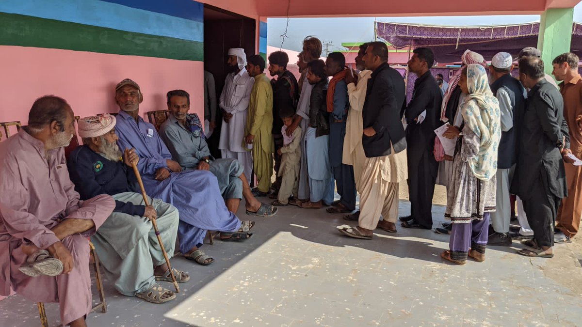 Official__LWT's tweet photo. Pakistan Eye Bank Society and LWT organized a medical camp in Dam in which a total of 930 men and women were treated, including 300 eye tests, 30 ECG tests, 200  Diabetes tests, 35 asthma patients, 40 CBC &amp; 100 cholesterol tests were conducted and free medicines were also given. https://t.co/GBD58wkwer