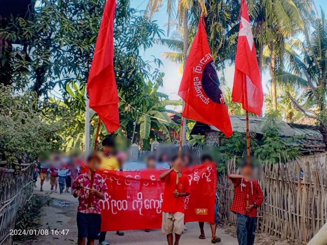 KhinLay8111999's tweet photo. An anti-coup revolutionary protest somewhere in Sagaing region.  #2024Jan8Coup #HumanRightsViolations  #WhatsHappeningInMyanmar https://t.co/lmEGAXIvEw