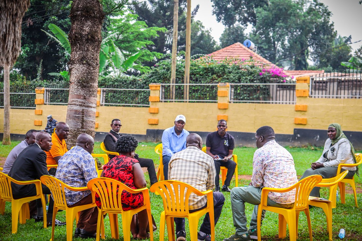 ChiefMuzzukulu's tweet photo. A group of elders from Amudat and Nakapiripirit districts, Karamoja sub region, paid me a courtesy call. We discussed issues affecting the region and how best to address the challenges. I thank them for their cooperation and making time to engage the @onc_nrm. https://t.co/hOdQWDDcUV