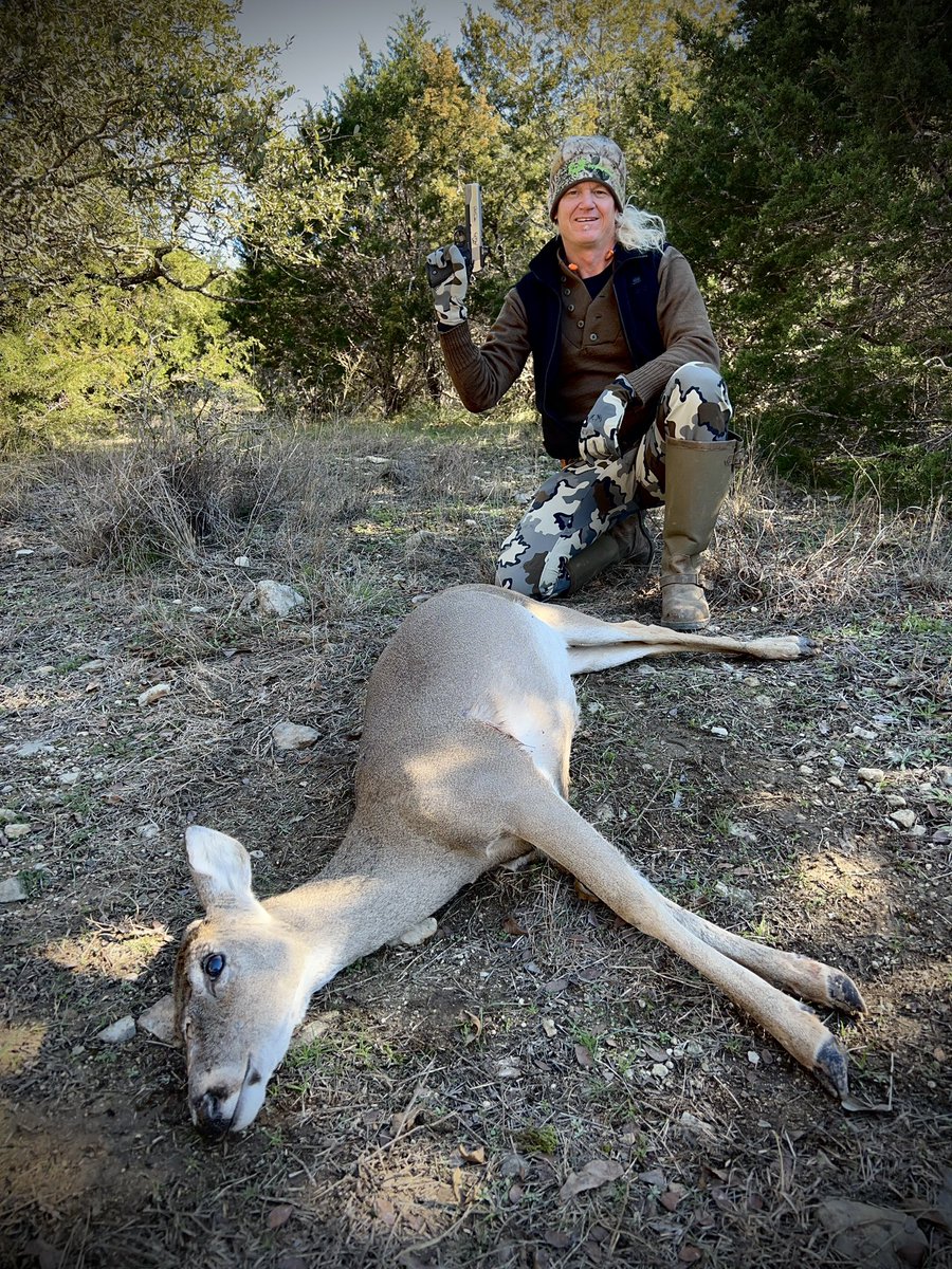 razor10mm's tweet photo. Had a great day yesterday hunting. Sun was out and it was cool and crisp. Whitetail doe with the 10mm auto.  #hunting #handgunhunting #razordobbs #10mmAuto #bowhunting #10mm #whitetaildeer #deerhunting https://t.co/cCQ06kdyTu