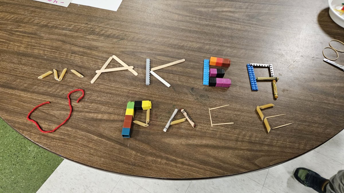 MsMui1's tweet photo. Teamwork Challenge with the Kindergartens #makerspace #teamwork #steam @TDSBForestManor https://t.co/MKJbBRaB1H