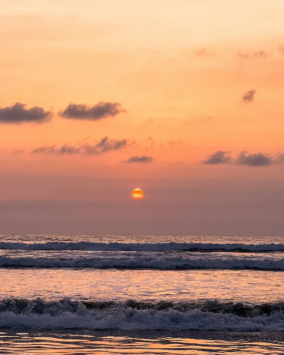 JaraCibri's tweet photo. Instantes donde la vida se detiene. ❤️
#sunrise #sunset #nature #photography #sky #landscape #sun 
#naturephotography #tramonto #travel #love #clouds #ig 
#sunrisephotography #beautiful #airport #morning #sunsets https://t.co/eWwFTPF5AL