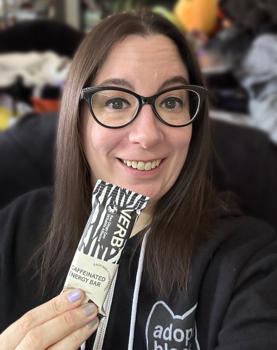 nikkihesswrites's tweet photo. Breakfast of champions: Cookies and cream ⚡️caffeinated⚡️ energy bar!

Thank you, @verbenergy, for fueling my productive morning!

#caffeinequeen #caffeinated https://t.co/UgHI1IX1GV