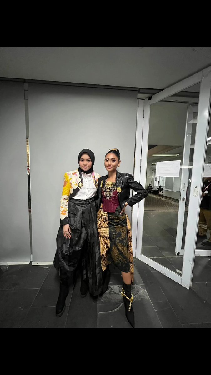 lipglossmiless's tweet photo. pada gemes gemes amat sikk ni duo lady rocker 🤏

cr. mami_casanovi on ig https://t.co/owFxtdK3sJ