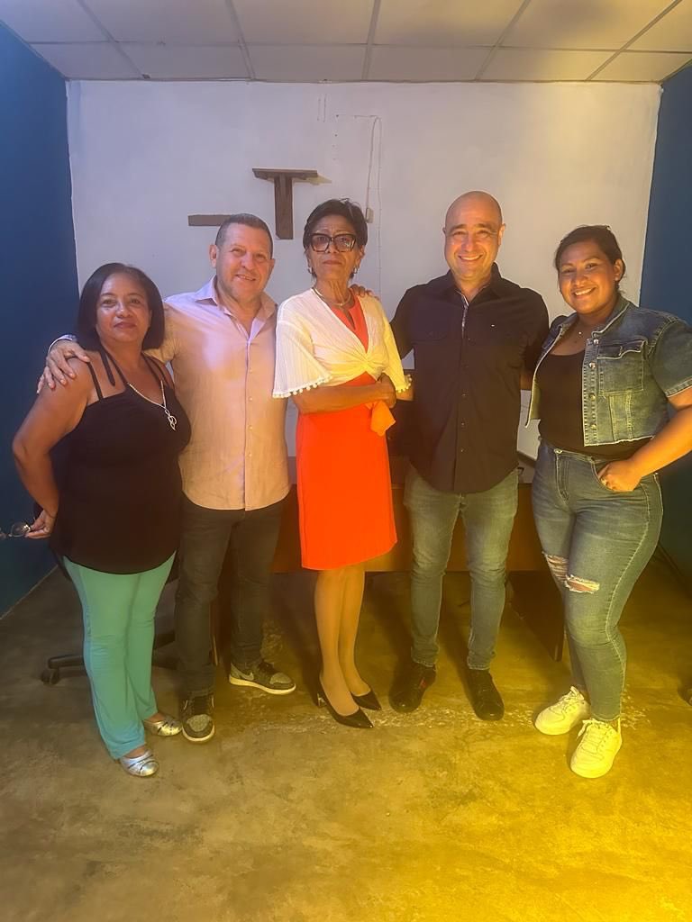 VoluntadPopular's tweet photo. ¡Orgullo naranja! Estos son los concejales de Voluntad Popular que hoy asumen las presidencias y vicepresidencias de sus respectivos Concejos Municipales, para defender los derechos de los venezolanos frente al régimen 💪🇻🇪

👉 Barinas, municipio Cruz Paredes: 
Presidente: Carlos Rey.
Vicepresidente: José Ramón Melo.

👉 Cojedes, municipio Rómulo Gallegos:
Presidenta: Dilia Guedez.

👉 Monagas, municipio Acosta:
Presidente: Orangel Montaño.

👉 Zulia, municipio San Francisco:
Presidenta: Stefanny Gonzalez
@stefanny12pgd

¡Felicitaciones! ¡A seguir trabajando por #LaMejorVenezuela! 🇻🇪