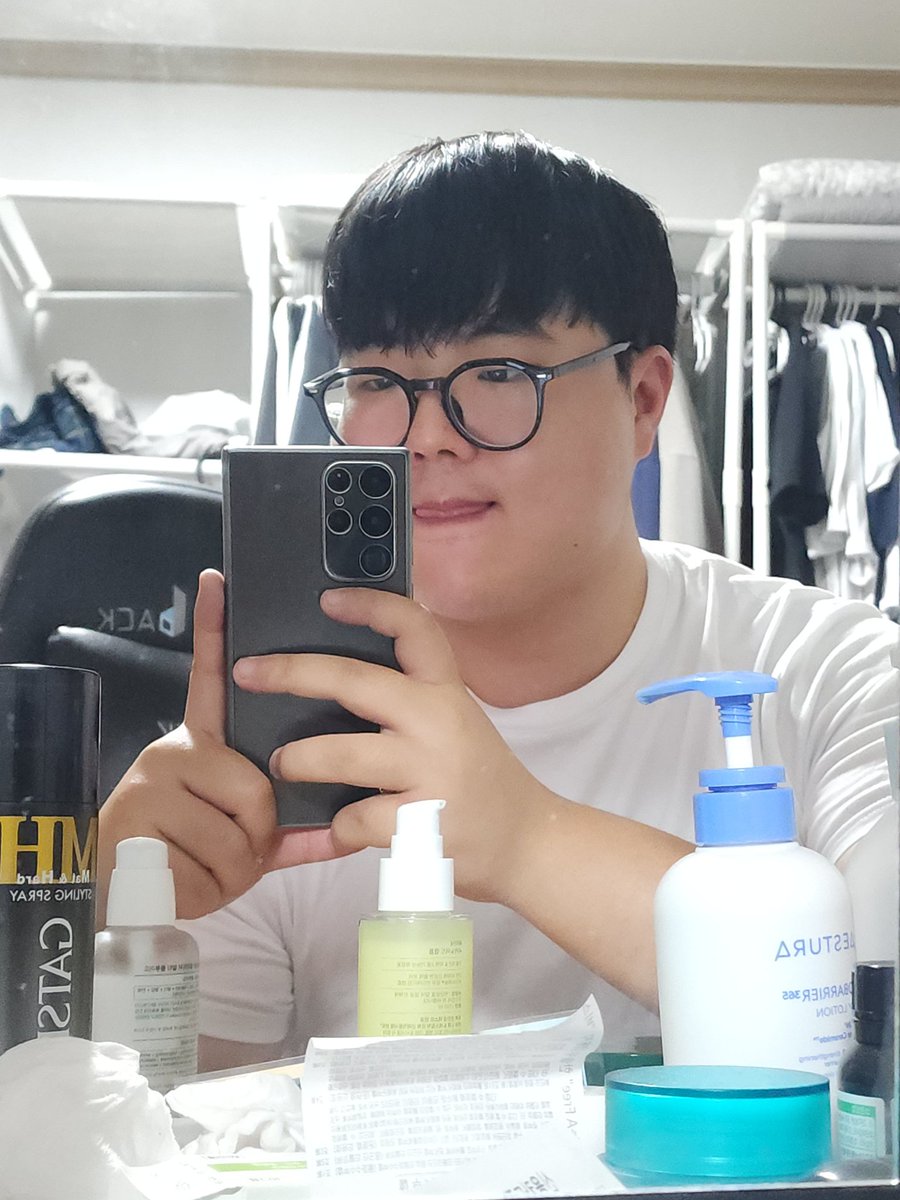 Han_night98's tweet photo. #트친소
🐯 98년생 호랑이띠 🐯

말랑찰떡 볼살 부자입니다 🤫🤫
여행✈️ 술🍻 게임🎮 운동💪 좋아해요
낯가림 있지만 인간 쿼카에요 🥺🥺 https://t.co/FFeQrFuBkB