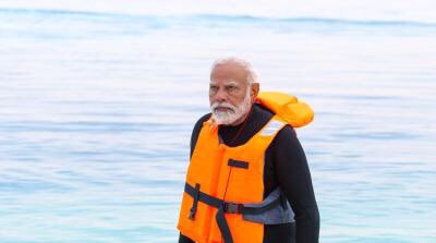 SaffronDiaries's tweet photo. 🔴 3 Deputy Ministers suspended for derogatory remarks against Modi:

Social media Posts criticising #Modi's visit to Lakshadweep on the same day that Maldivian #President Mohamed Muizzu embarked on a 5-day visit to China, triggered a controversy. Malsha Sharif, Mariyum Shiuna & Abdulla Mahzoom Majid were suspended for Derogatory Tweets on #Indian PM.

#Maldives also announced that it will not renew a bilateral hydrographic survey agreement that would expire this year. Muizzu not only did not choose India as his first foreign destination, but also prioritised a visit to #China instead. This will make him the first head of Maldives to travel to #Beijing before #NewDelhi. Earlier, he asked the Indian government to withdraw the military presence from the island nation to protect its democracy.

#bbtvi #BycottMaldives #BillsMafia #Devara #Devara #Gaza #InternetShutDown #uksnow #ITZY_UNTOUCHABLE #ONEPIECE1089