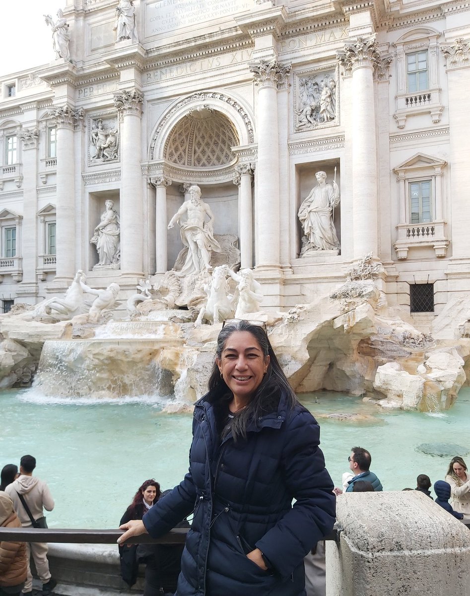 alexmvvs's tweet photo. Bendito sea quien hizo este monumento! 
Les saludo desde la Fontana di Trevi, Roma! 
Un paseito para no olvidar qué es lo que merezco!
#Italia #Roma #fontanaDiTrevi #Europa https://t.co/N4N7nn59eD