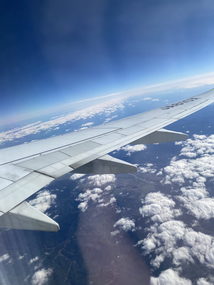 MilanFF14's tweet photo. 帰りの飛行機！次の旅行の話をしながら帰宅！たのしかったなー。 https://t.co/NS8ErRE0kS