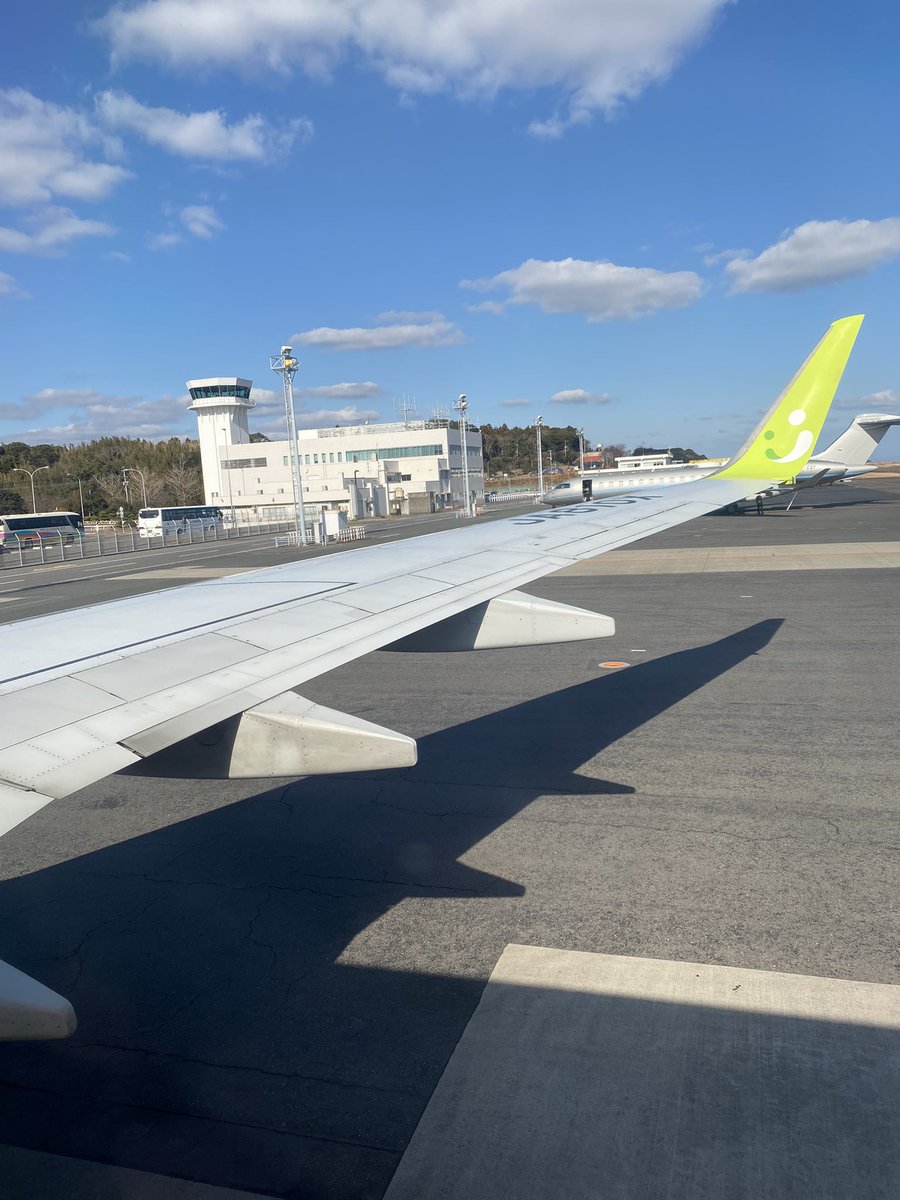MilanFF14's tweet photo. 帰りの飛行機！次の旅行の話をしながら帰宅！たのしかったなー。 https://t.co/NS8ErRE0kS
