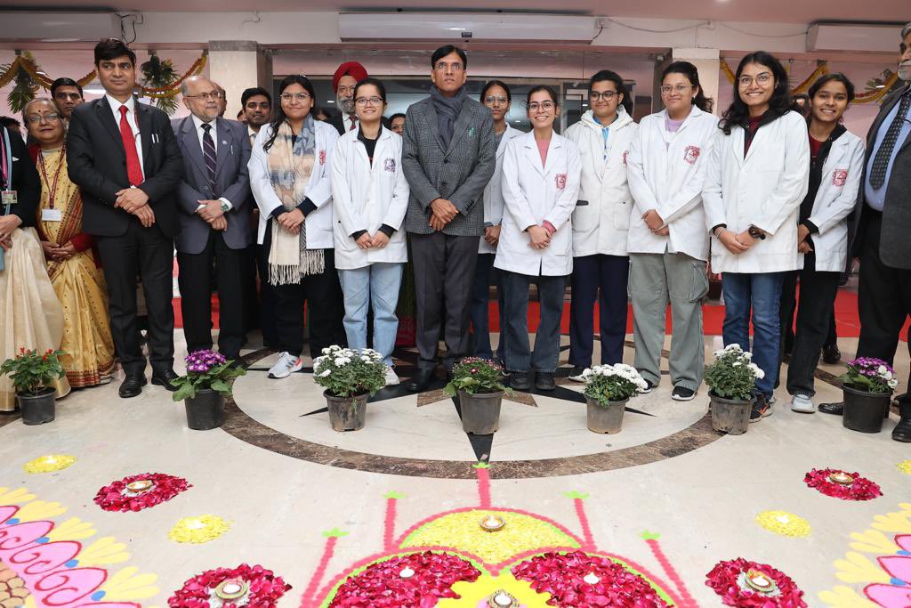 Inaugurated various new facilities at four centre-run medical institutes & hospitals in Delhi – Safdarjung, RML, Lady Hardinge Medical College & Rajkumari Amrit Kaur College of Nursing. The new & better facilities will contribute greatly towards building a healthier India.