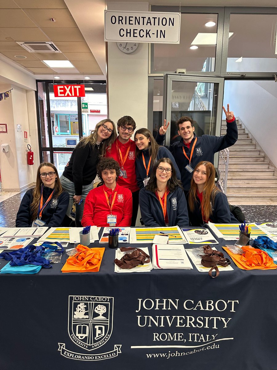 JohnCabotRome's tweet photo. A very warm welcome to our newest Gladiators! We hope you enjoy getting to know your new home. :)
#StudyInRome #NewSemester #Spring2024 https://t.co/hIv0yrEolP