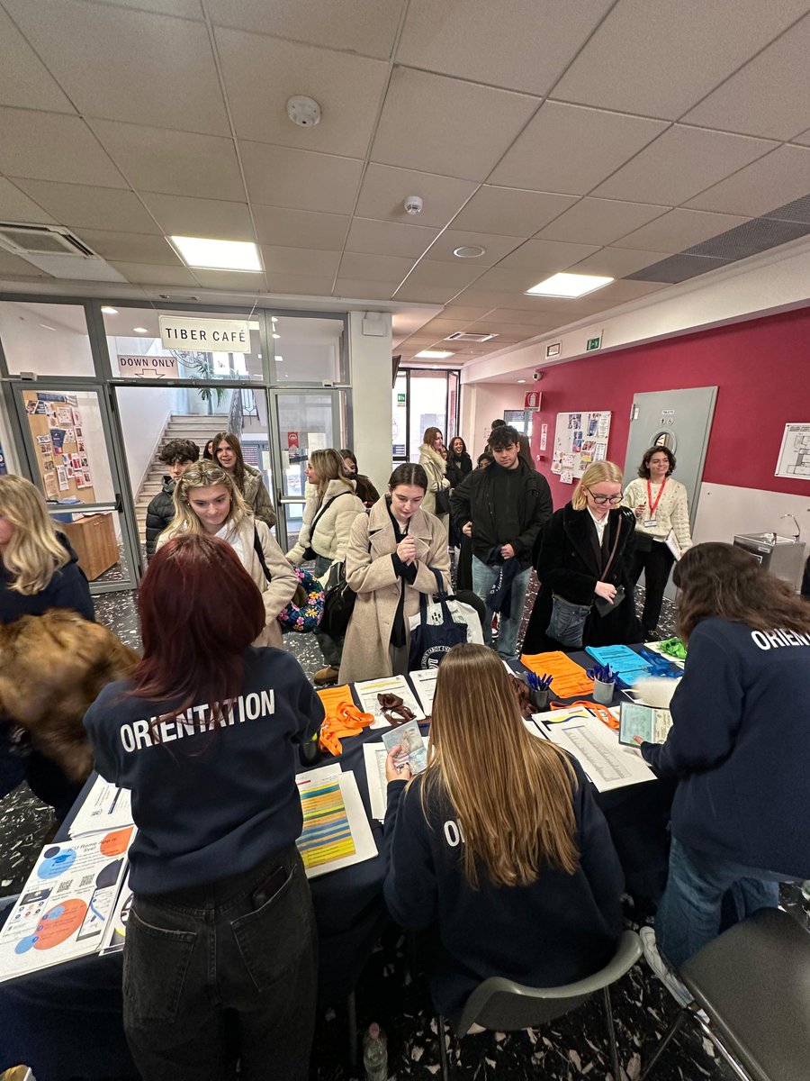 JohnCabotRome's tweet photo. A very warm welcome to our newest Gladiators! We hope you enjoy getting to know your new home. :)
#StudyInRome #NewSemester #Spring2024 https://t.co/hIv0yrEolP