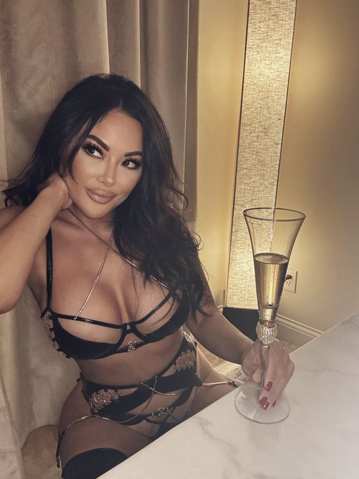 Thinkin about&hellip;😏&hellip;come find out  https://t.co/kMIFYC7mmg https://t.co/H00KH3T1FI