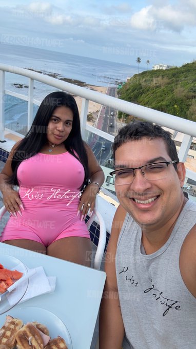 Gostaram da minha roupinha nova que o @cuckolddakriss me deu? 🙈🙈 Ele diz que fico que nem um Danoninho<a class="tags" href="/tag/cuckolddakriss">@cuckolddakriss</a>