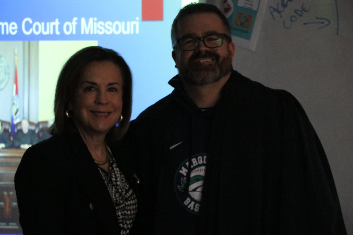 rockwoodschools's tweet photo. Supreme Court of Missouri Chief Justice Mary R. Russell visited with students in Marc Ostrowski's Law and Justice class at Marquette on Friday. #WeAreRockwood #ForwardwithLearning
(Thank you to student Elliott Jorgensen of @YourMHSNews for providing photos from the visit!) https://t.co/g5VLCy2IvA
