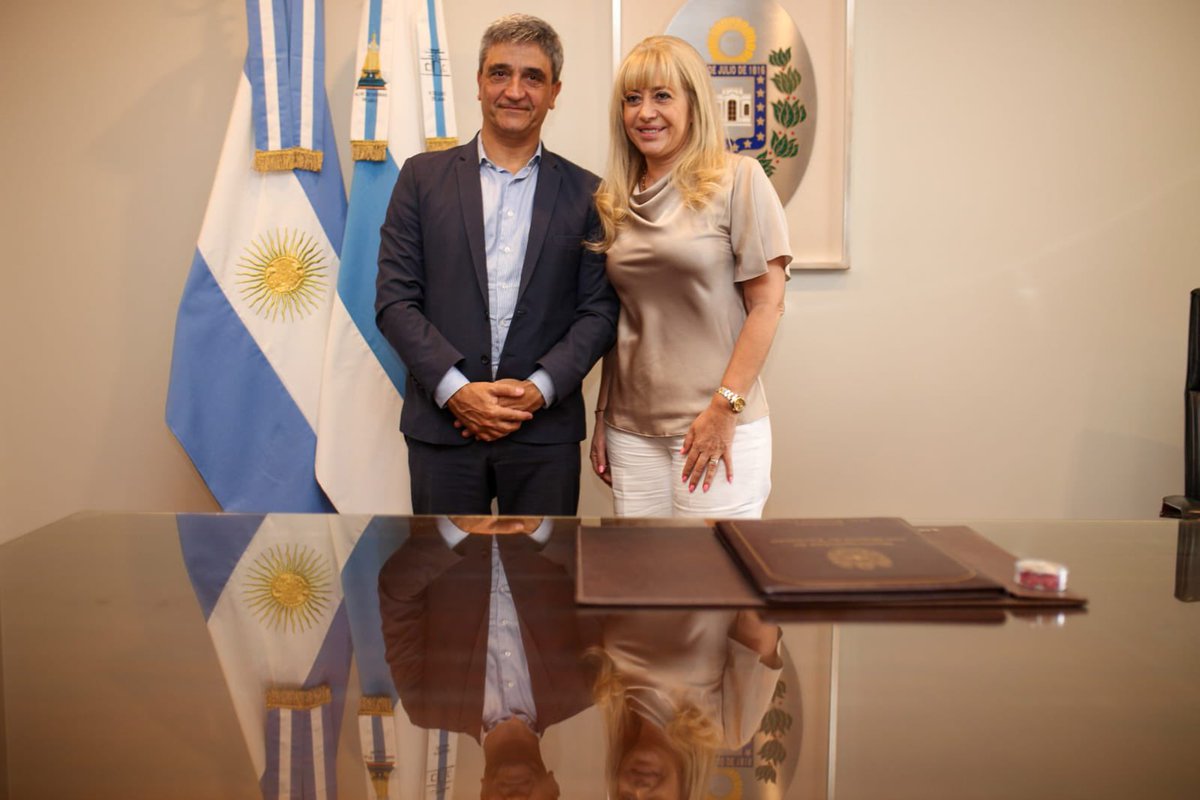 pyedlin's tweet photo. 🤝Visité a la intendenta @RossanaChahla con quién hace muchos años que trabajamos juntos por un Tucumán mejor.
Hoy le toca conducir la ciudad donde nací y donde vivo.
Como diputado nacional estoy a disposición para mejorar la vida de todos los tucumanos. https://t.co/tD5Env80So