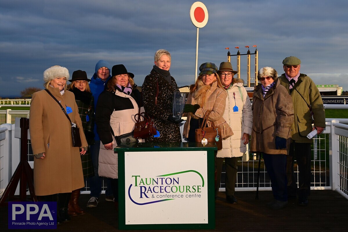 ppauk's tweet photo. 🏇 - 𝗥𝗔𝗖𝗘 𝗙𝗜𝗩𝗘 𝗪𝗜𝗡𝗡𝗘𝗥 - 🏇

Victory for Inca De Lafay, ridden by @CobdenHarry and trained by @PFNicholls wins the @StablesPark Handicap Hurdle at @TauntonRacing 

@wmnsport @somlivesport @HiggsonHorses @WMNHorses @RacingPost @RacingTV https://t.co/zT0dYFK4GQ