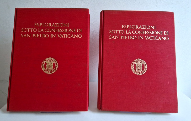 BooksWrittenBy's tweet image. Esplorazioni Sotto La Confessione Di San Pietro In Vaticano: Eseguite Negli Anni 1940-1949

"Rare 2 volume set about the explorations under the confession of Saint Peter in the Vatican carried out over the years."

Price : £400.00

bookswrittenby.co.uk/b-m-apollonij-…