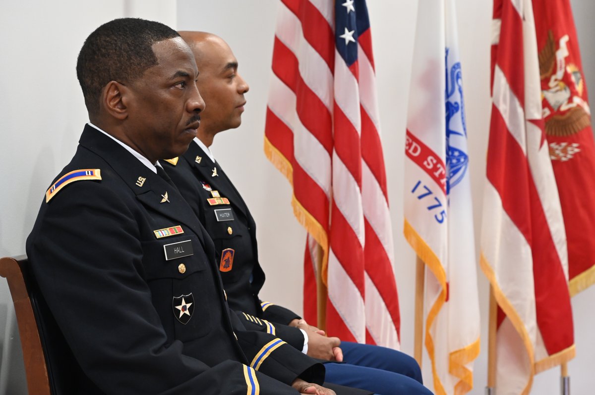 DCGuard1802's tweet photo. #Congratulations, CW5 Frederick L. Hall on a stellar #aviation career! Last week, CW5 Hall, State Aviation Safety Officer for the #DCNG, celebrated over 28 years of service!
“Everything you do matters. Take your job seriously — whatever it is, and go above and beyond," he said. https://t.co/zMV2BL6gf8