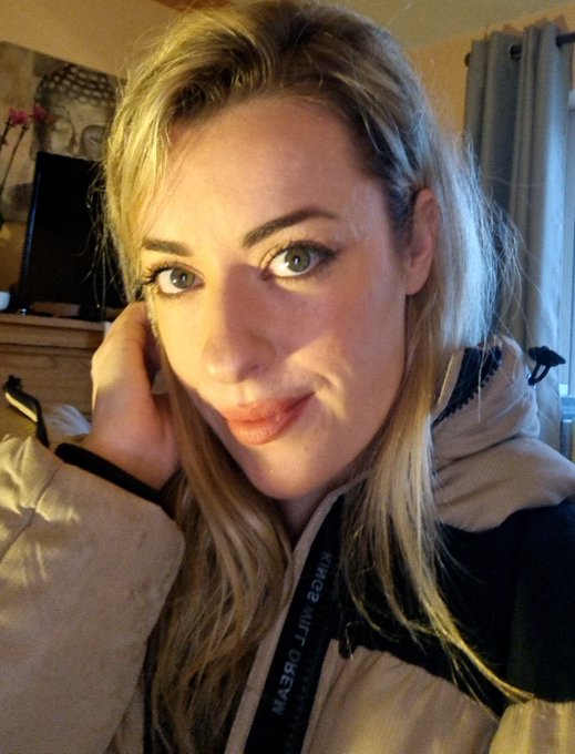 OK so I've been off gluten since Christmas day. They say your face will change and I believe it! In a