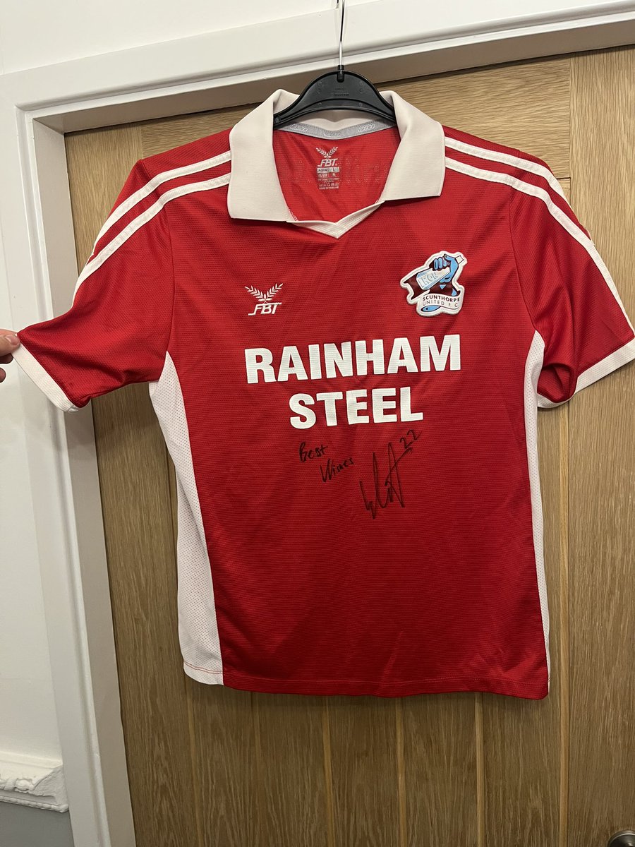 Kieran96405513's tweet photo. Signed Levi Sutton match worn shirt 
All funds going to Evie’s foundation 
I’ll start the bidding at £50 
@5UTT0N @SUFCOfficial @sufc_mike https://t.co/JETzwum52x